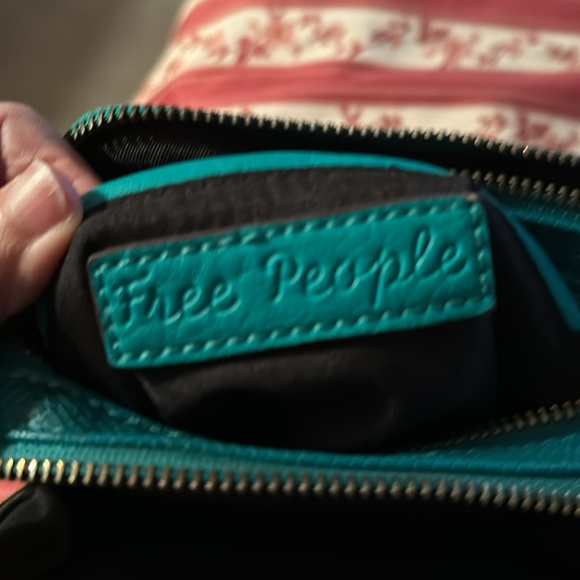 FREE PEOPLE TURQUOISE CROSSBODY 3 STORAGE COMPARTMENTS - Picture 4 of 4